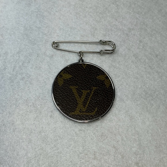 Louis Vuitton Brown Monogram Canvas Pin Brooch Bag Charm - Picture 3 of 5